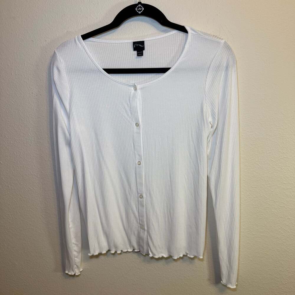 Art Class White Ribbed Knit Button-Up Long Sleeve Lettuce Hem Top